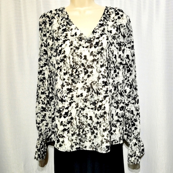 WHBM Black & White Leaf Pattern Long Ruffled Sleeves Blouse (M) - Picture 1 of 8